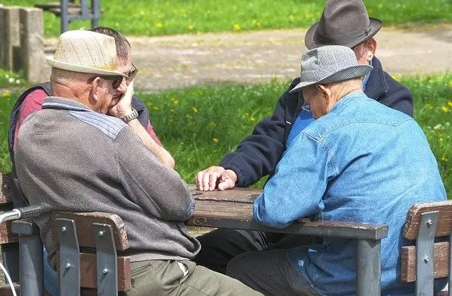 Does playing games help to keep the brain active in the elderly?